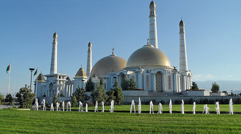 Файл:TM Asgabat Moschee Mausoleum.JPG