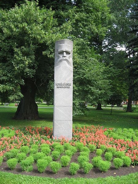 Файл:Памятник К. Барону в Риге.jpg