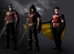 Робин в игре Batman: Arkham city имеет три костюма. Слева направо: Красный Робин, «тёмный Робин» (не комиксный), Робин из «Batman: The Animated series».