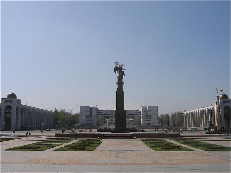 Файл:Bishkek square.JPG