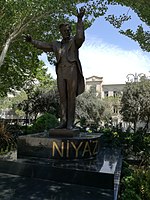 Monument voor Niyazi in Bakoe