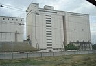 Edificio de ascensores (desde el lateral de la estación de tren)