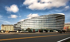 Edificio de oficinas de la ciudad blanca de Bakú