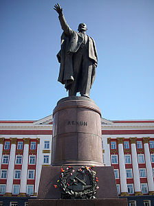 Памятник Ленину