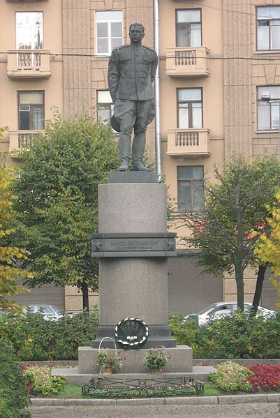 Файл:S Peterburg Govorov L A monument.JPG