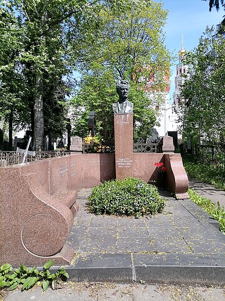 Файл:Tomb of Afinogenov.jpg