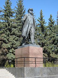 Памятник В.И.Ленину на площади Республики
