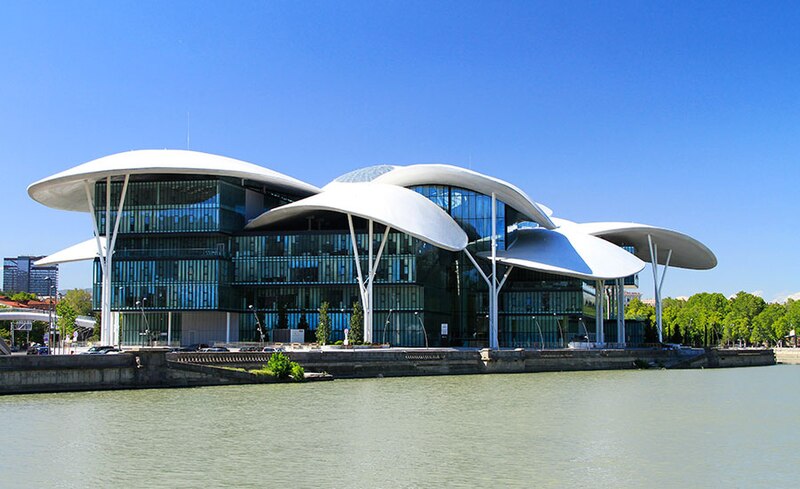 Файл:Tbilisi, Georgia — Tbilisi Public Service Hall Building.JPG