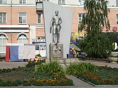 Monumento a Kolya Myagotin em Kurgan, escultor A.I.  Kozyrev