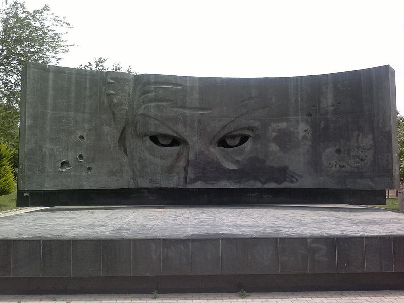 Файл:Памятник Рихарду Зорге в Баку.jpg