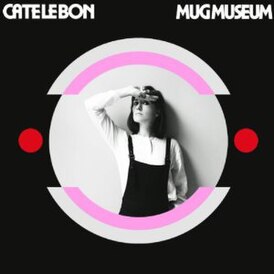 Обложка альбома Cate Le Bon[англ.] «Mug Museum» ()