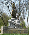 V.I.'nin ilk anıtlarından biri.  7 Kasım 1925'te kurulan Lenin