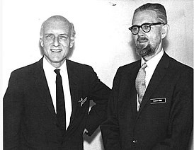 Хейнц фон Фёрстер и Уильям Росс Эшби (справа)
