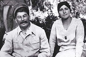 Сталин с супр Надеждой Алиллуевой.jpg