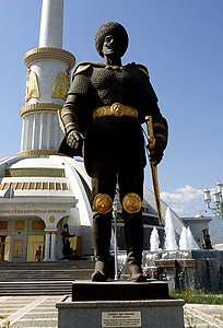 Памятник Гёроглы в Ашхабаде, Туркмения