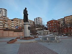 Tumba de Muravyov-Amursky en Vladivostok.jpg