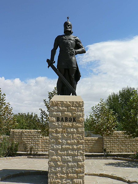 Файл:Памятник Бабеку в городе Бабек.jpg