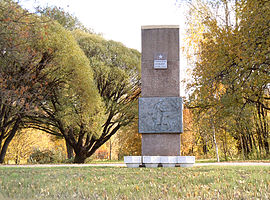 Один из монументов Мемориальной трассы «Ржевский коридор» (1983)