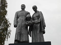 Памятник на братской могиле советских воинов близ Старицкого тракта, где среди прочих похоронен и гвардии старший сержант Н. С. Головня