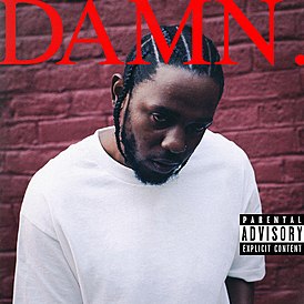 Obálka DAMN od Kendricka Lamara.  (2017)