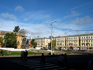 Поворот на Ленинградское шоссе с улицы Ленина (справа «Калининские дома»)