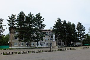 Село Троицкое, здание администрации Нанайского района.