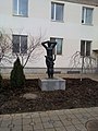 Salsk, st.  Fabbro, composizione scultorea presso il Maternity Hospital