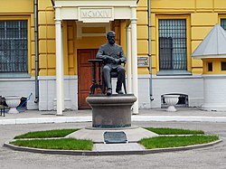 Monumento a Razumovsky V.I.  no prédio número 4