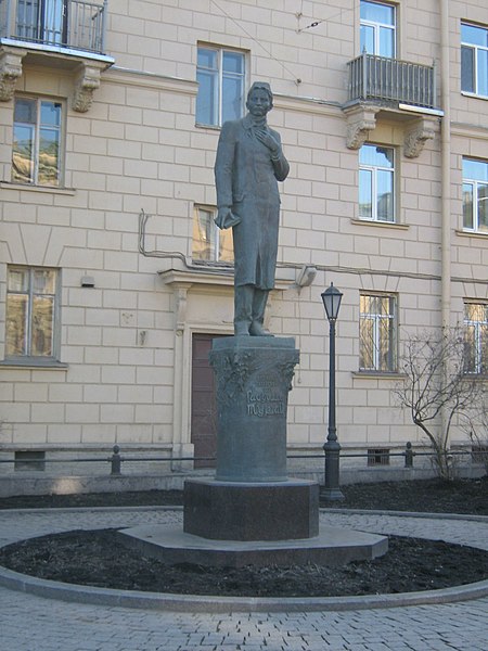 Файл:Памятник Габдулле Тукаю в Санкт-Петербурге.JPG