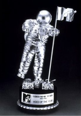 "Moonman"-statuett, tildelt for Årets video i 1983-1984.