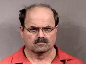 Dennis Rader a wichitai rendőrségen történt letartóztatása után