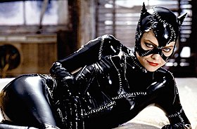 Michelle Pfeiffer hahmona Selina Kyle / Catwoman elokuvassa Batman Returns (1992)