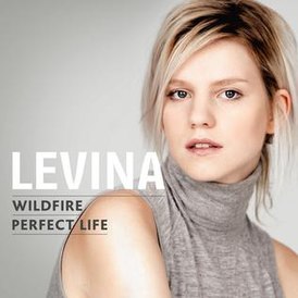 Cover av Levins singel "Perfect Life" (2017)