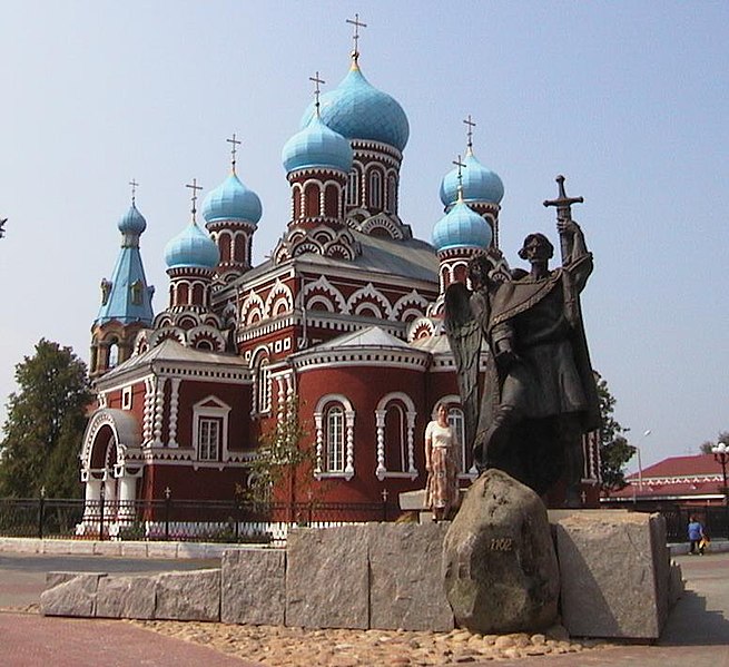 Файл:Borisov-prince-monument-and-church.JPG