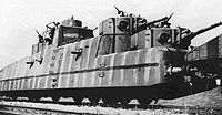 Мотоброневагон № 2. Ленинградский фронт, май 1942 года. Машина вооружена 76-мм танковыми пушками Л-11 образца 1938/39 годов, также видны зенитные турели с пулемётом ДТ на башнях