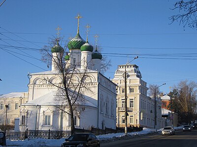 Церковь Михаила Архангела и дом № 13