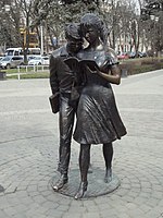 Памятник Шурику и Лиде в Краснодаре.jpg