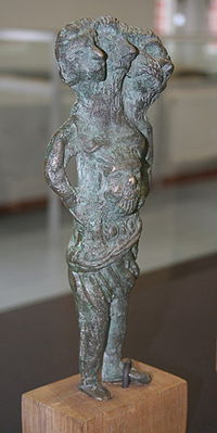 Поддельная фигурка бога Триглава из храма в Ретре