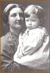 Хильда Питри с сыном Джоном
