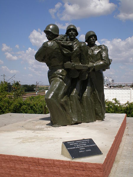 Файл:Memorial Zolotukhino.JPG