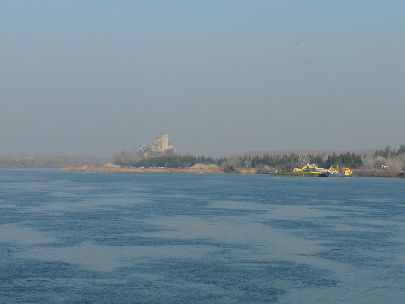 Файл:Rhone river Castle del Hers 225 km EB View fm down part of river.jpg