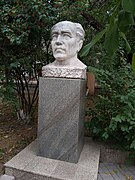 Памятник-бюст Мухтару Ауэзу у его дома-музея