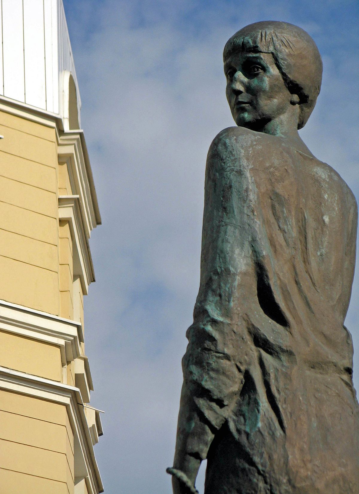 Памятник ахматовой в санкт петербурге