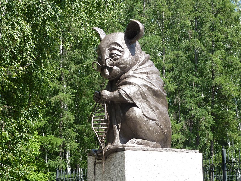 Файл:Monument to lab mouse-1.jpg