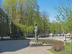 Памятник Г. А. Товстоногову в сквере его имени