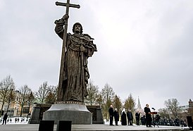Президент России Владимир Путин выступает на открытии памятника