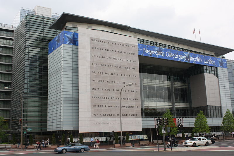 Файл:Newseum in Washington.jpg