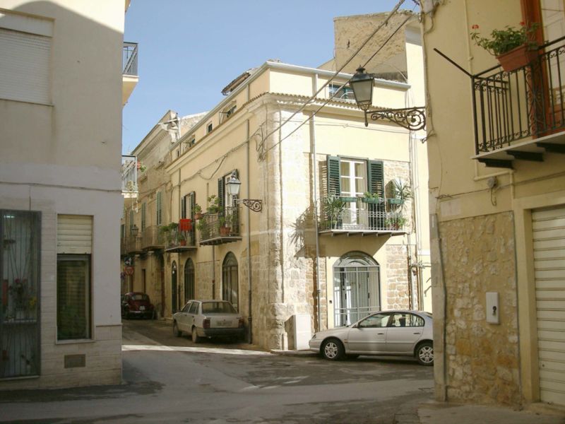 File:Canicatti angolo di via Rao.jpg