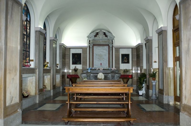 File:Canicatti Chiesa Madonna della Rocca Cappella a Padre Gioacchino.jpg