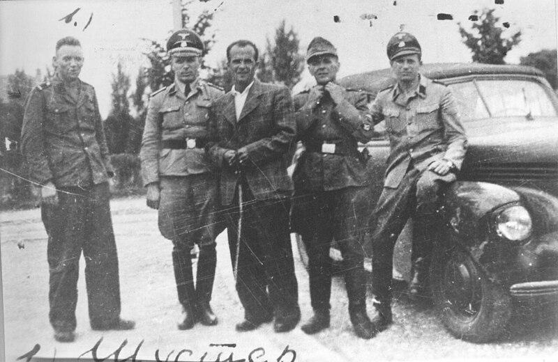 Datoteka:Đorđe Kosmajac sa nacistima u okupiranom Beogradu.jpg